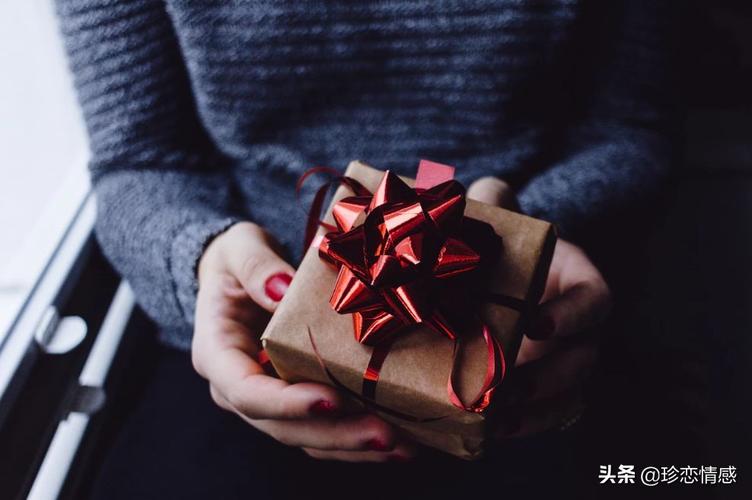一见面就叫买礼物的女孩子,一见面就叫买礼物的女孩子好吗,相亲对象没见过面就要我送我礼物?
