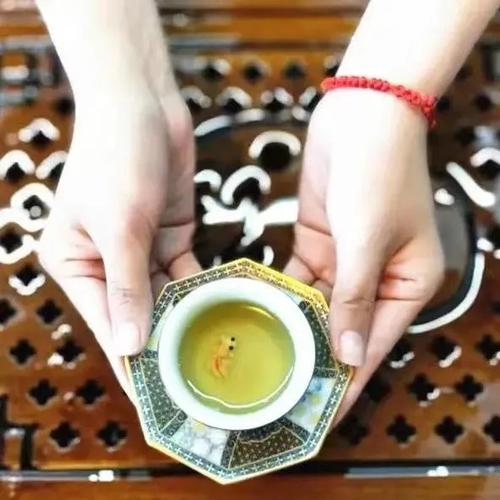 茶叶送客户,茶叶送客户计入什么科目,端茶给客人的礼仪?
