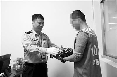 冬季送礼客户,冬季送礼客户送什么好,给看守所里的亲人冬天寄什么样的鞋子?