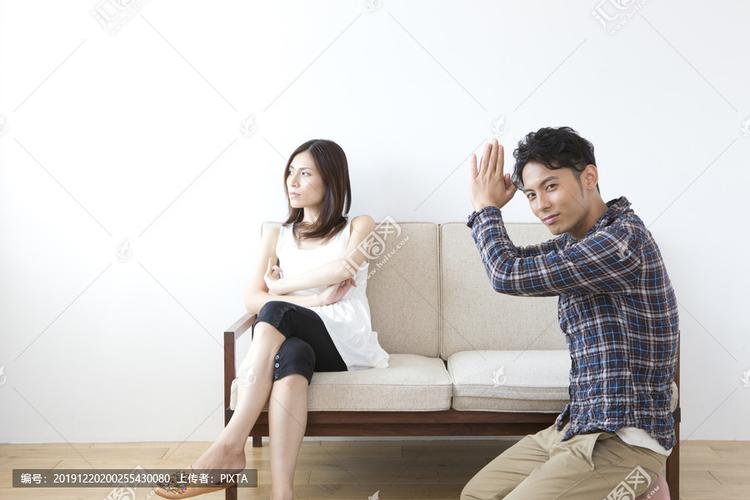 给客户送礼后客户不理我了,,向一个女孩道歉,她不理怎么办?