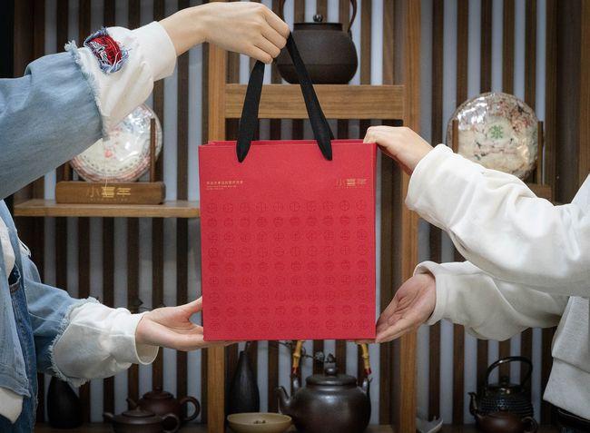 客户送茶礼,客户送茶礼发朋友圈说说,可以去办公室送茶叶吗?