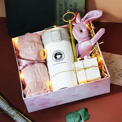 高端女性客户礼品,高端女性客户礼品有哪些,已婚女同事过生日我送什么礼物合适?