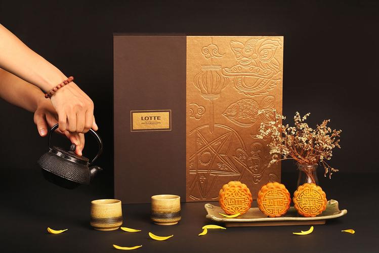 送给客户月饼礼盒,,为什么送礼要送酒店月饼礼盒?