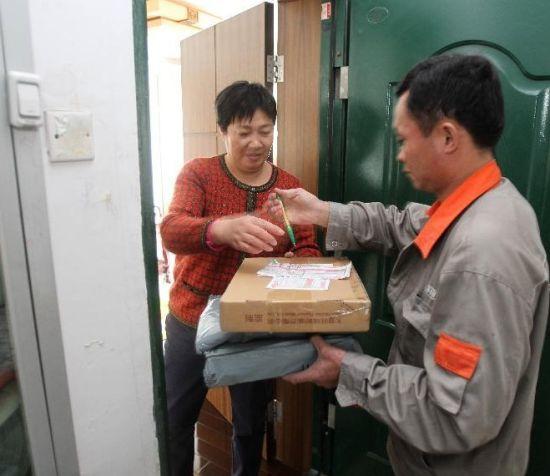 送客户东西吗,送客户的东西,快递员一天一般送多少件?