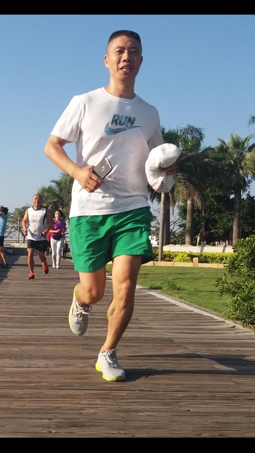 喜欢跑步客户礼物,,给练短跑的男生送什么礼物?