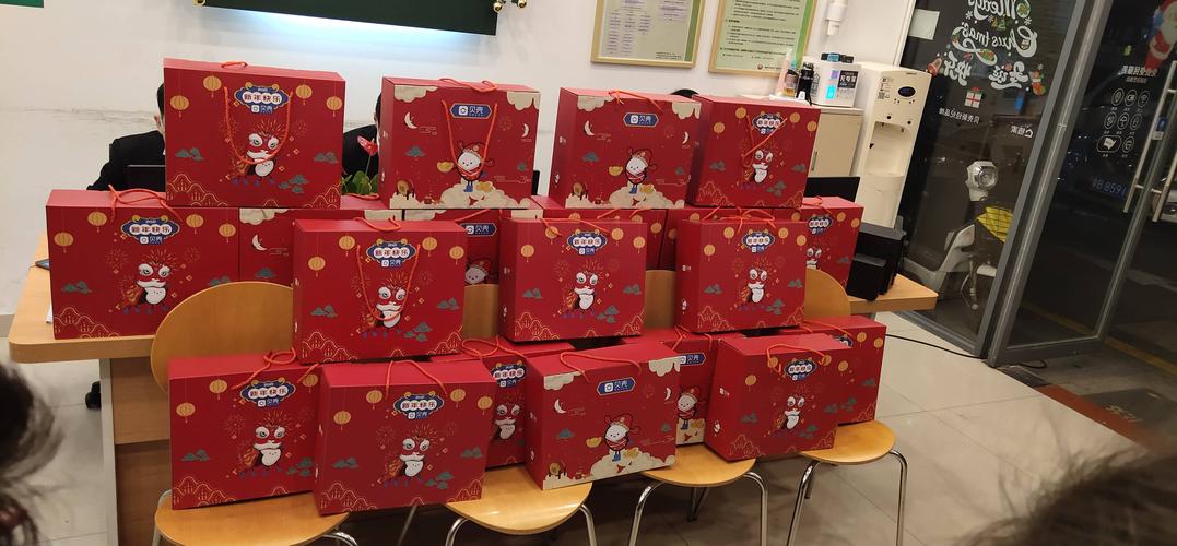 元旦送客户礼包,元旦送客户礼包合适吗,链家地产给员工家属的新年礼包都有什么?