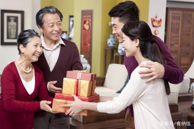 客户收到礼品内心变化,客户收到礼品内心变化的句子,女婿送我的礼物要怎么感谢?