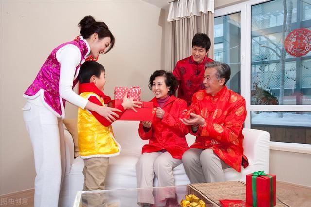 春节礼品女客户,春节礼品女客户送什么,过年是第一次去女友家,该给她爷爷奶奶买点什么?
