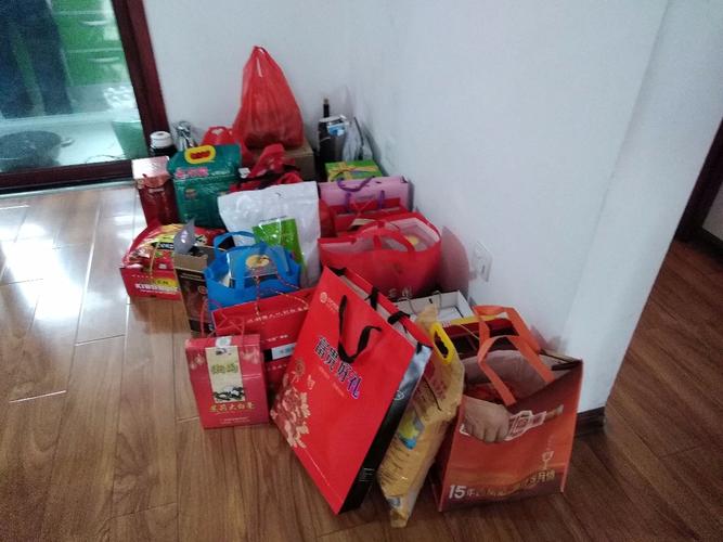 正月拜访客户礼品,正月拜访客户礼品送什么,去亲戚家吃年饭带什么礼物?