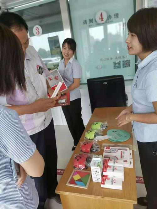 50岁客户送礼品,50岁客户送礼品送什么好,一次性存50邮政银行会有什么待遇?