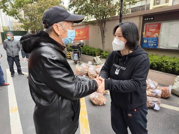 疫情发放客户礼品版本,疫情给客户送礼品,谢谢好邻居给我送来好多菜的说说?