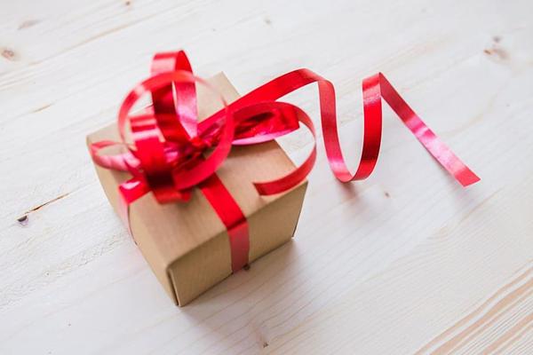 客户过生日送礼吗,客户过生日送礼吗怎么说,送女客户最忌讳什么?