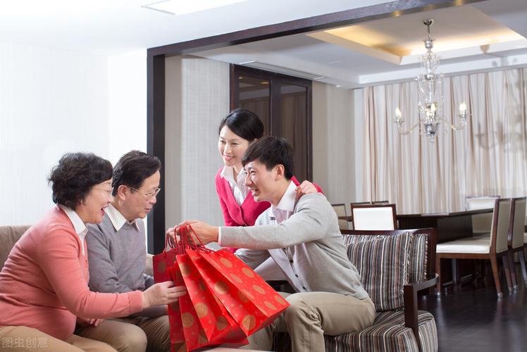 带着礼品拜访客户,带着礼品拜访客户怎么说,去客户那里需要送礼吗?
