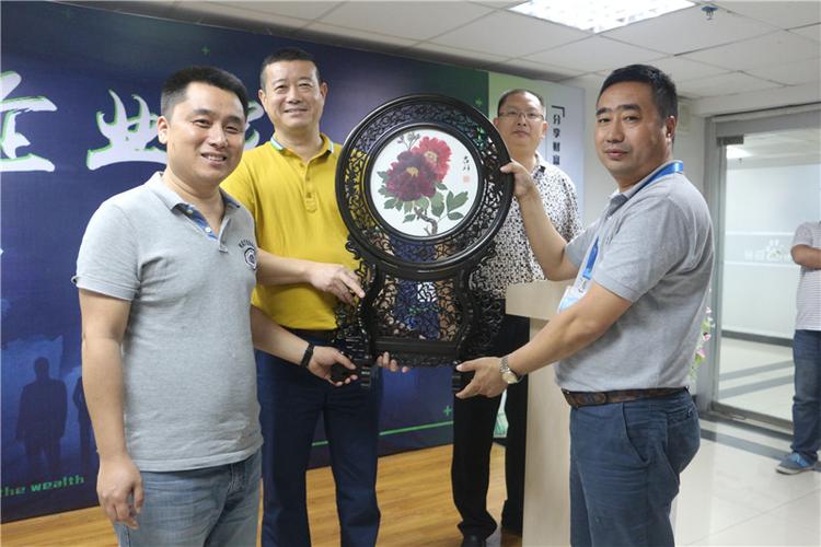 给企业家客户礼物,给企业家客户礼物送什么好,店铺引流客源最快的方法?