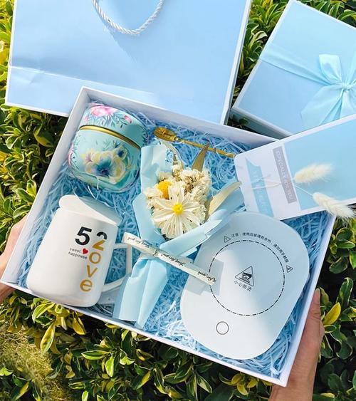 在客户生日时送礼品,送客户生日礼物怎么说,别人帮自己过生日要请吃饭吗?