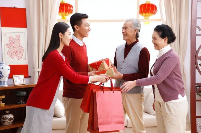 过节该不该给客户送礼,过节该不该给客户送礼物,送送礼给领导 可以过年不送吗?
