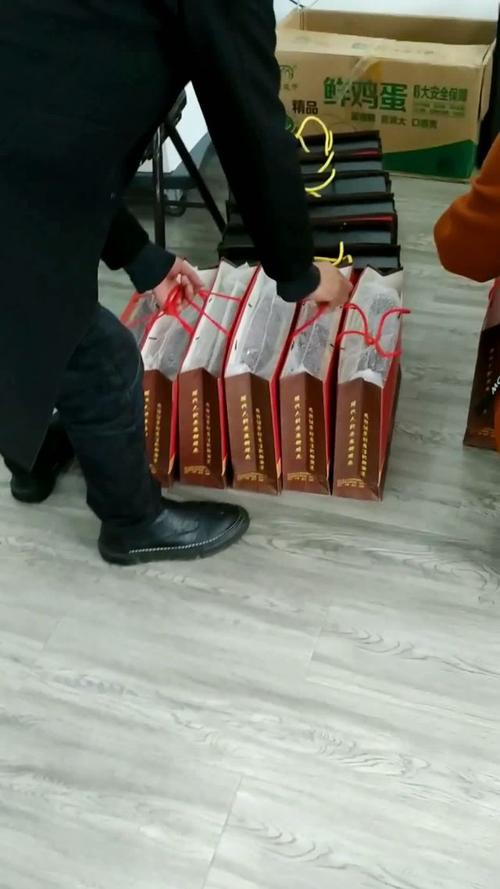 春节拜访客户的礼物,,企业给老客户送春节礼品方案?