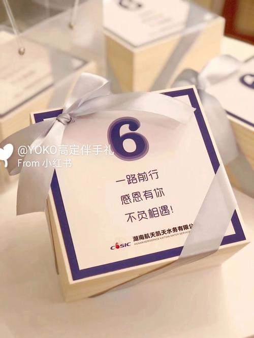 答谢客户的礼品语，答谢客户的礼品语句，客人给我们店留言,说我们的蛋糕非常好吃.我要怎么回复客人？