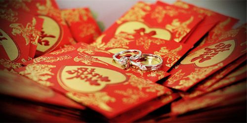 一般客户年底送礼,,定亲后,逢过节男方都要给女方家里送东西,送钱吗?送多少钱合适?