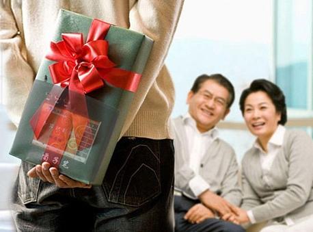 商务场合客户送礼忌选,商务送客时说什么,西方人在什么场合送什么礼物?