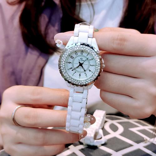 送女客户手表合适么,,一个很要好的女生过生日,送手表好不好?