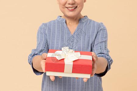送礼物给老年客户,送礼物给老年客户合适吗,送什么礼物给70多岁的老太太?