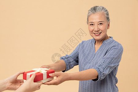 送礼物给老年客户,送礼物给老年客户合适吗,送什么礼物给70多岁的老太太?