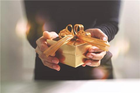 送礼物给男性客户,送礼物给男性客户怎么说,老公生日想送礼物到他单位还有面子,送什么?怎么送?