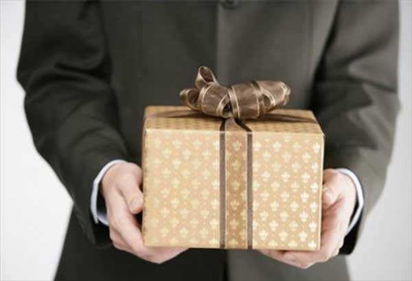 当客户说要送礼品,当客户说要送礼品怎么回答,为什么要给客户送礼?