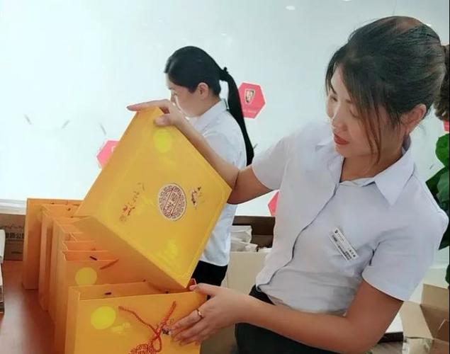 带礼物拜访老客户,,4S店中秋节老客户上门拜访方案?