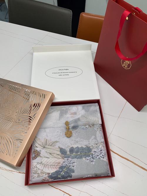 prada客户生日送礼物,,希思罗机场购物攻略?