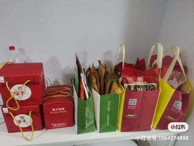 出差客户收的礼品给谁，出差客户收的礼品给谁用，出差回去用给领导带些特产吗？