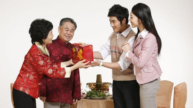销售给客户新年礼物,销售给客户新年礼物怎么说,要去拜访一位很重要的客户,打算买一件比较实用的小礼品,不知道选什么的好?