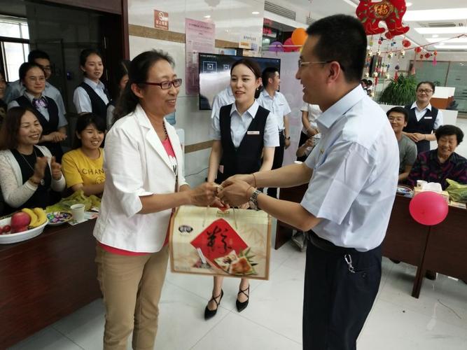银行向客户赠送礼品,银行向客户赠送礼品增值税,一般怎么样银行会送礼品?