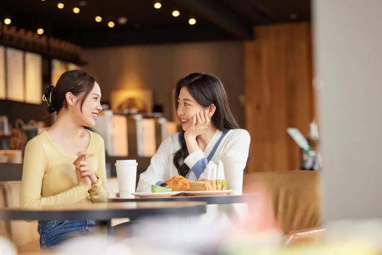 客户是请吃饭还是送礼品,,送女孩东西,女孩说不好意思要要请吃饭,是啥意思,和我撇清关系吗?还有戏吗?