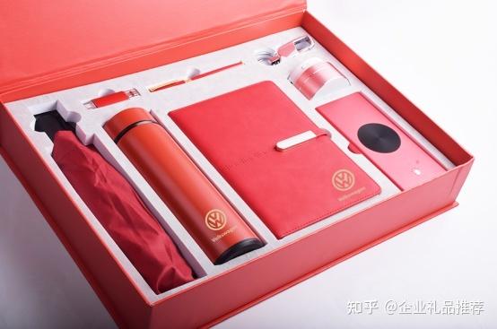 年终送客户礼品有用吗,年终送客户礼品有用吗知乎,50万存款年终送什么礼物?