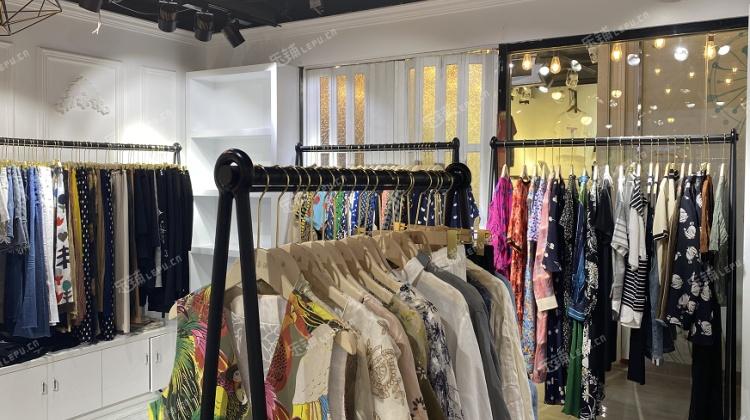 服装店给客户送的赠品,服装店给客户送的赠品怎么入账,服装邀约进店礼送什么好?