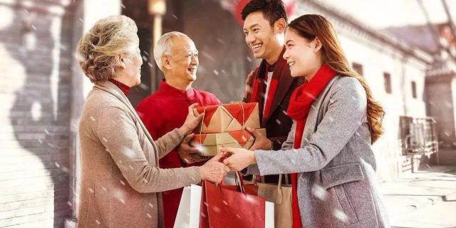 客户过年送的礼物能收吗,客户过年送的礼物能收吗现在,一般企业在12月份至春节期间,都会送什么样的礼品给客户,他们采购礼品的时间一般会在什么时候呢?