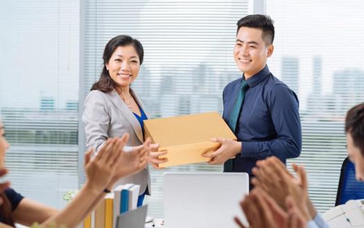 销售员给客户送礼的学问,销售员给客户送礼的学问是什么,如何给客户送礼留痕迹?