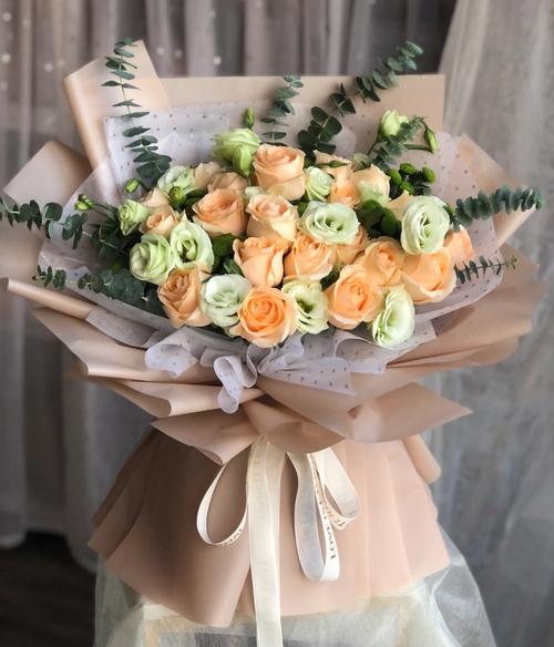 香槟玫瑰送老婆,香槟玫瑰送老婆合适吗,香槟玫瑰可以送给妈妈吗?