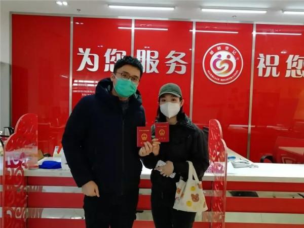 结婚送给老婆礼物，结婚送给老婆礼物比较好，领结婚证送什么礼物？