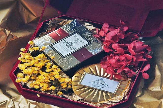 婚礼上送老婆的礼物,,结婚男方给女方父母的礼物?