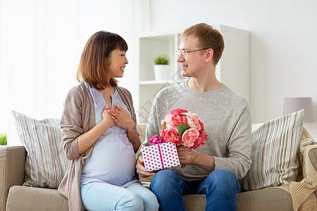 送孕妇老婆礼物好呢,送孕妇老婆礼物好呢怎么说,送孕妇什么礼物好?
