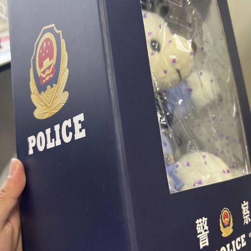警察节送老婆礼物,,好姐妹考上警察学校应该送什么礼物祝贺她呢?