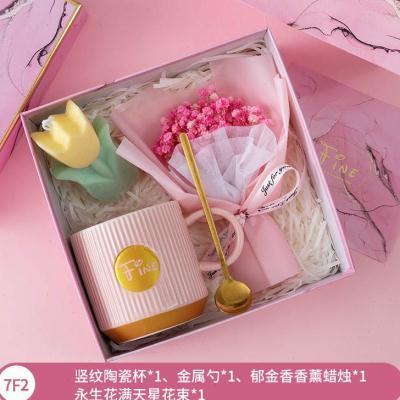 给同事老婆送礼物,,自己亲手做的礼物,送给女朋友,该送什么好呢,什么容易又简单?