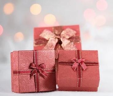 给老婆挑圣诞礼物,给老婆挑圣诞礼物的说说,2021圣诞节送女朋友什么礼物?