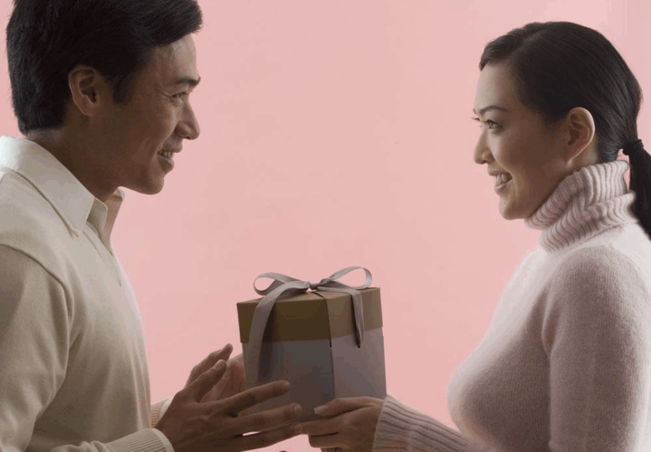结婚前送老婆礼物好,结婚前送老婆礼物好吗,结婚前送老婆礼物好