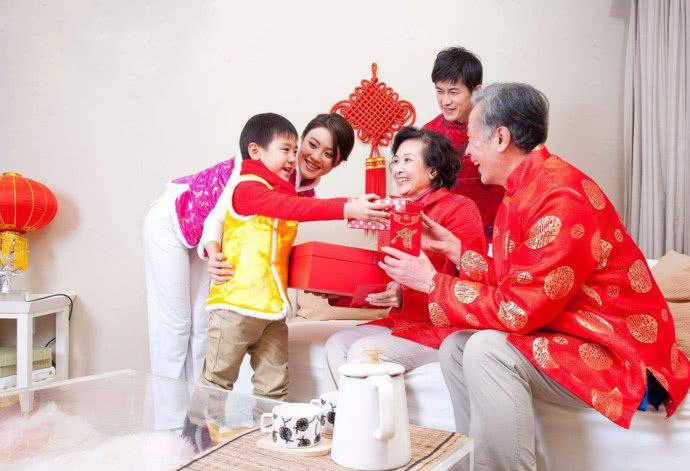 老婆大姨做房子要送礼吗,老婆大姨做房子要送礼吗怎么说,过年需要去女方家亲戚送礼么?