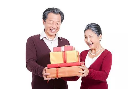 老婆大姨做房子要送礼吗,老婆大姨做房子要送礼吗怎么说,过年需要去女方家亲戚送礼么?