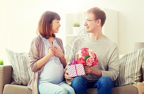 老婆生完宝宝送礼物,,产后孕妇送什么礼物好?